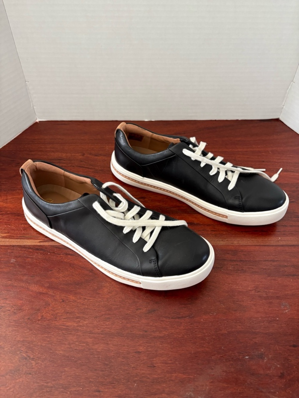 Clarks Women's Un Maui Lace Sneaker Black Leather Size 10M - Picture 2 of 8
